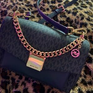 Green micheal kors bag medium size ish gold detail